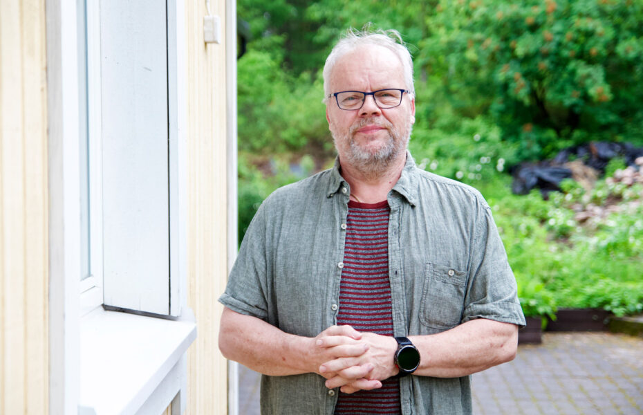 Kesällä monet tulevat ulos ihmisten ilmoille, mikä korostuu etenkin pohjoisessa, jossa kesät ovat valoisia ja talvet pimeitä, Ilkka Korva sanoo. KUVA: LUMI NIVARO