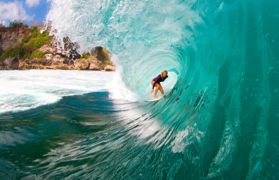 Bethany Hamilton surffaa