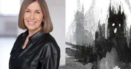 Nainen hymyilee mustassa nahkatakissa.