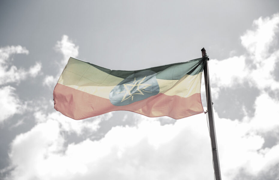 Etiopian lippu liehuu.