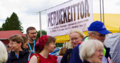 Hernekeiton jonotusta