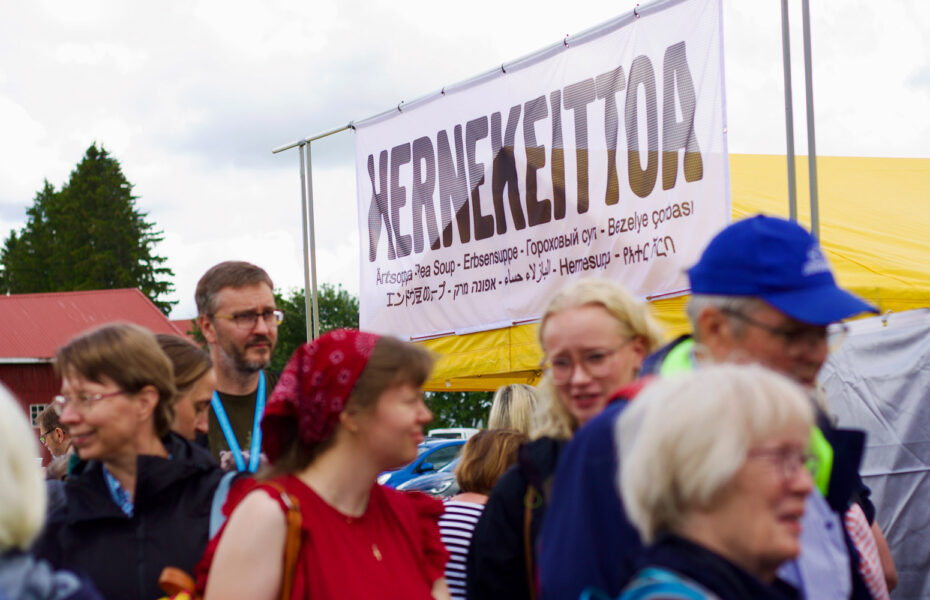 Hernekeiton jonotusta