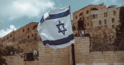Israelin lippu liehuu Jerusalemissa
