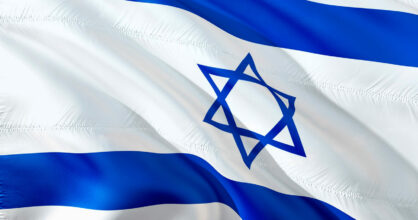 Israelin lippu liehuu.