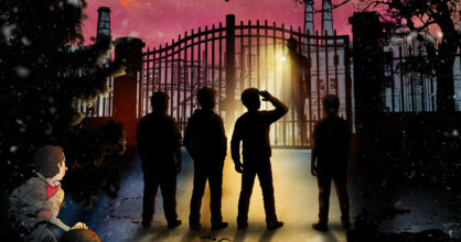 Neljän pojan silhuetti näkyy pimeän metsän reunalla. He katsovat kohti porttia, josta kajastaa taskulampun valo.