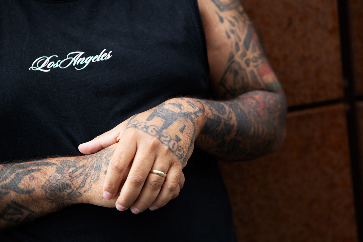 Kamal Jafin tatuoidut kädet.