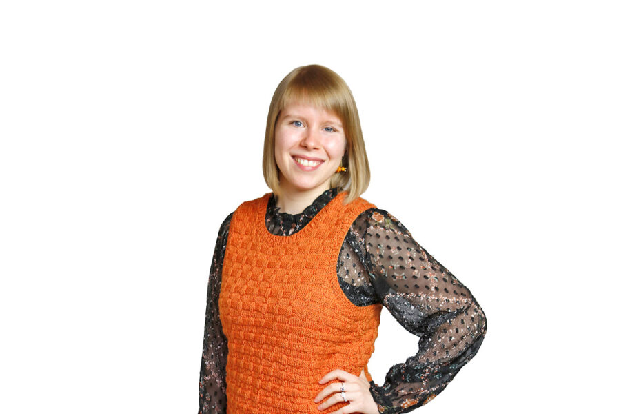 Karoliina Rauhio-Pokka hymyilee.