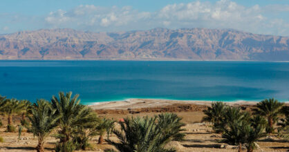 Näkymä Kuolleenmeren rannalta.
