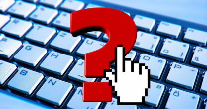 Näppäimistö, jonka päällä on kysymysmerkki.