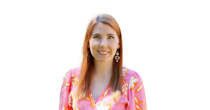 Susanna Sarimaa hymyilee.