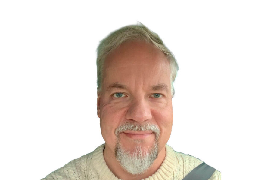 Mies, jolla on harmaantuneet hiukset ja parta.