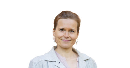Tuuli Korpela hymyilee.