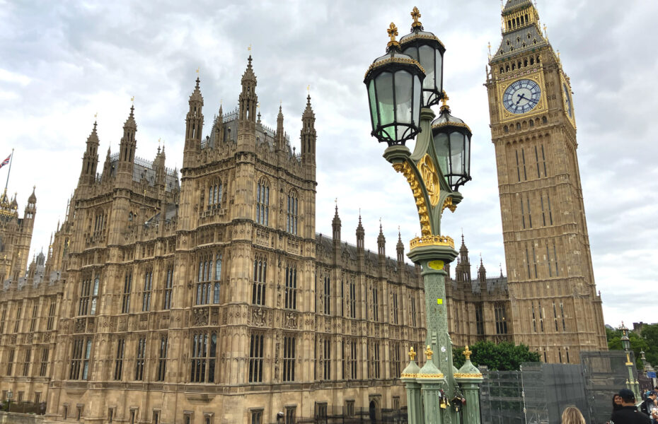 Kuvassa Westeminsterin palatsi ja Big Ben Lontoossa.